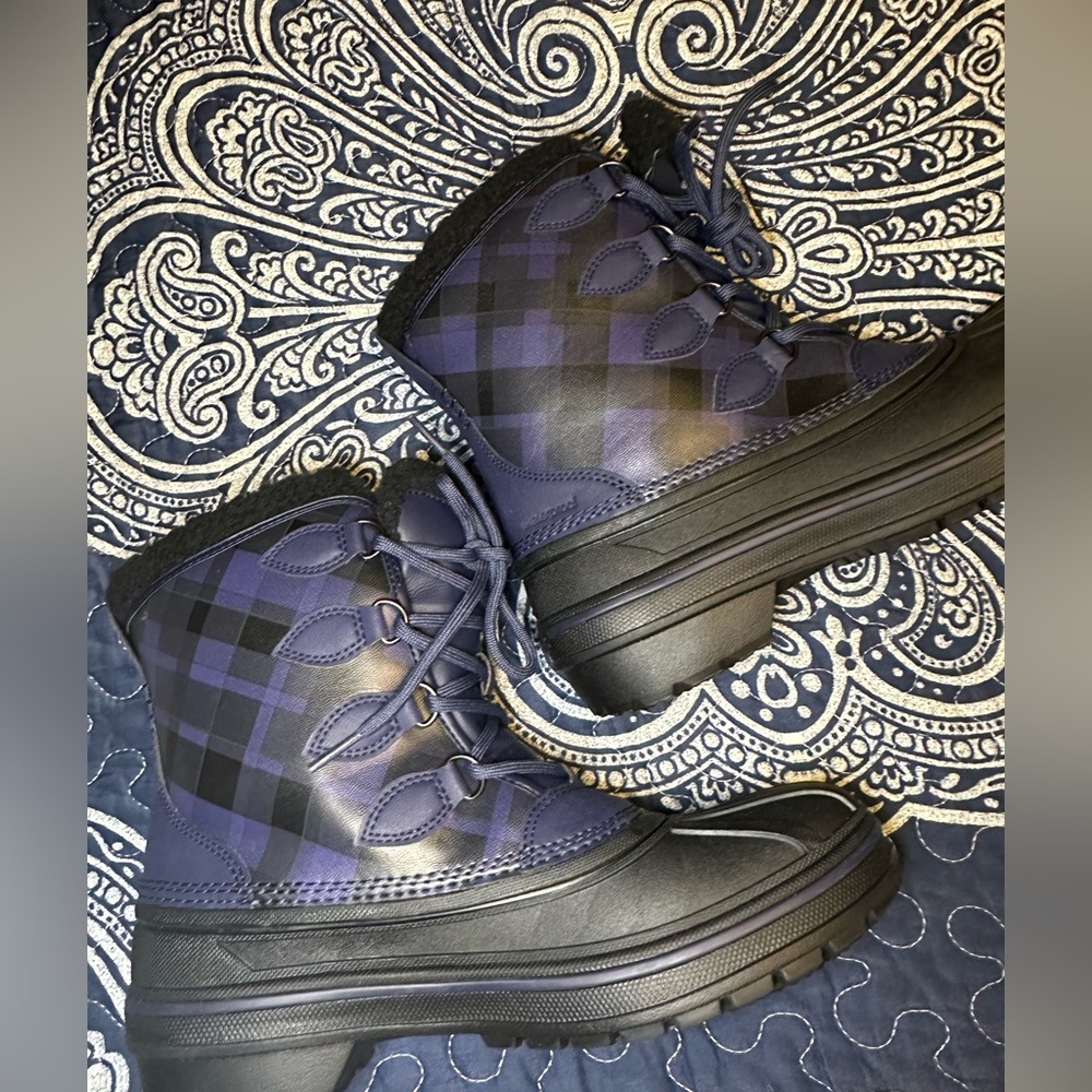 Crocs waterproof black and purple boots. Size 8 - Picture 1 of 10